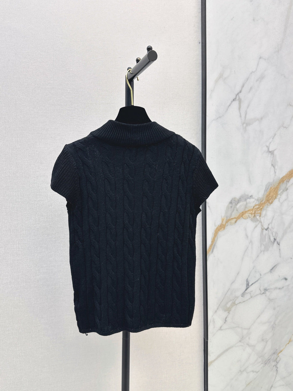Chanel / 26 Early Autumn Latest Knit Short-Sleeve Cardigan