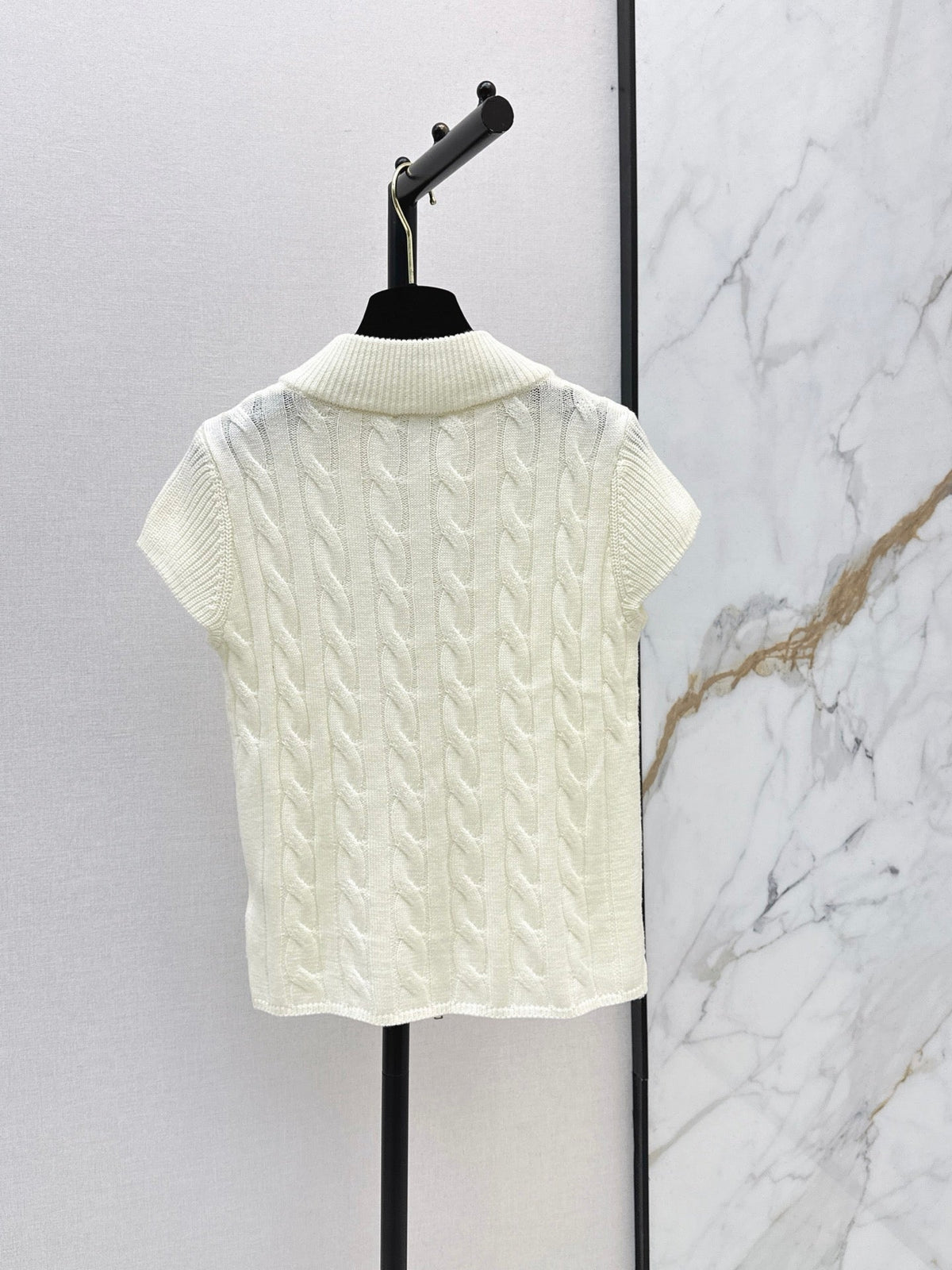Chanel / 26 Early Autumn Latest Knit Short-Sleeve Cardigan