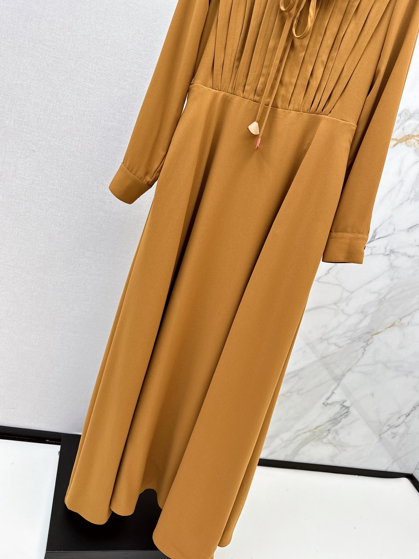 Louis Vuitton / 26 Early Autumn Latest Dress