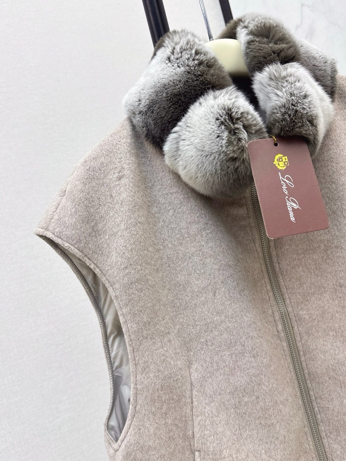 LORO PIANA/ 26 Early Autumn Latest Wool Vest