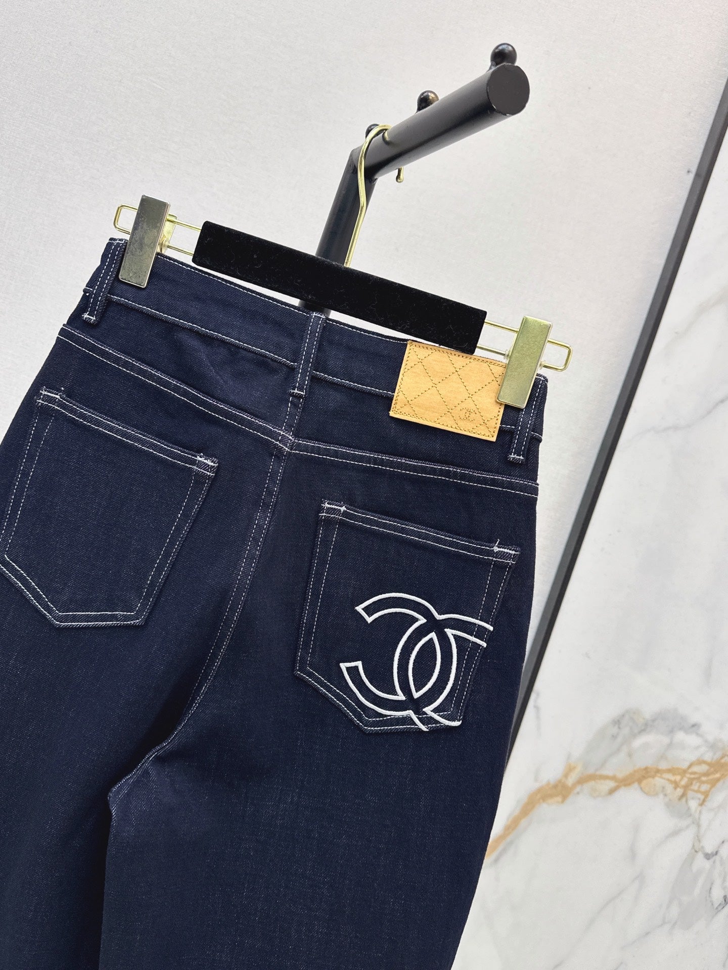 Chanel / 26 Early Autumn Latest Straight-Leg Jeans