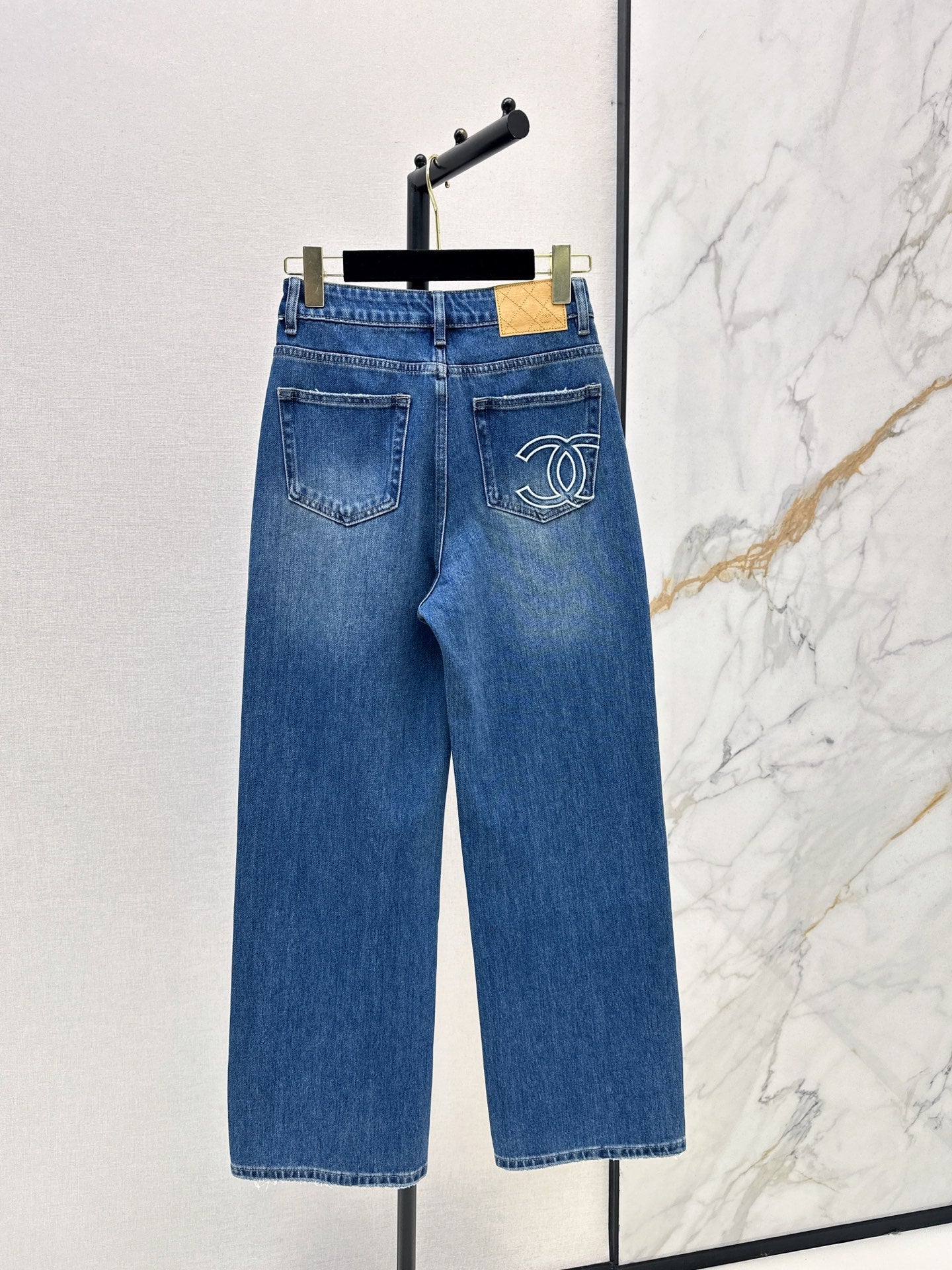 Chanel / 26 Early Autumn Latest Straight-Leg Jeans