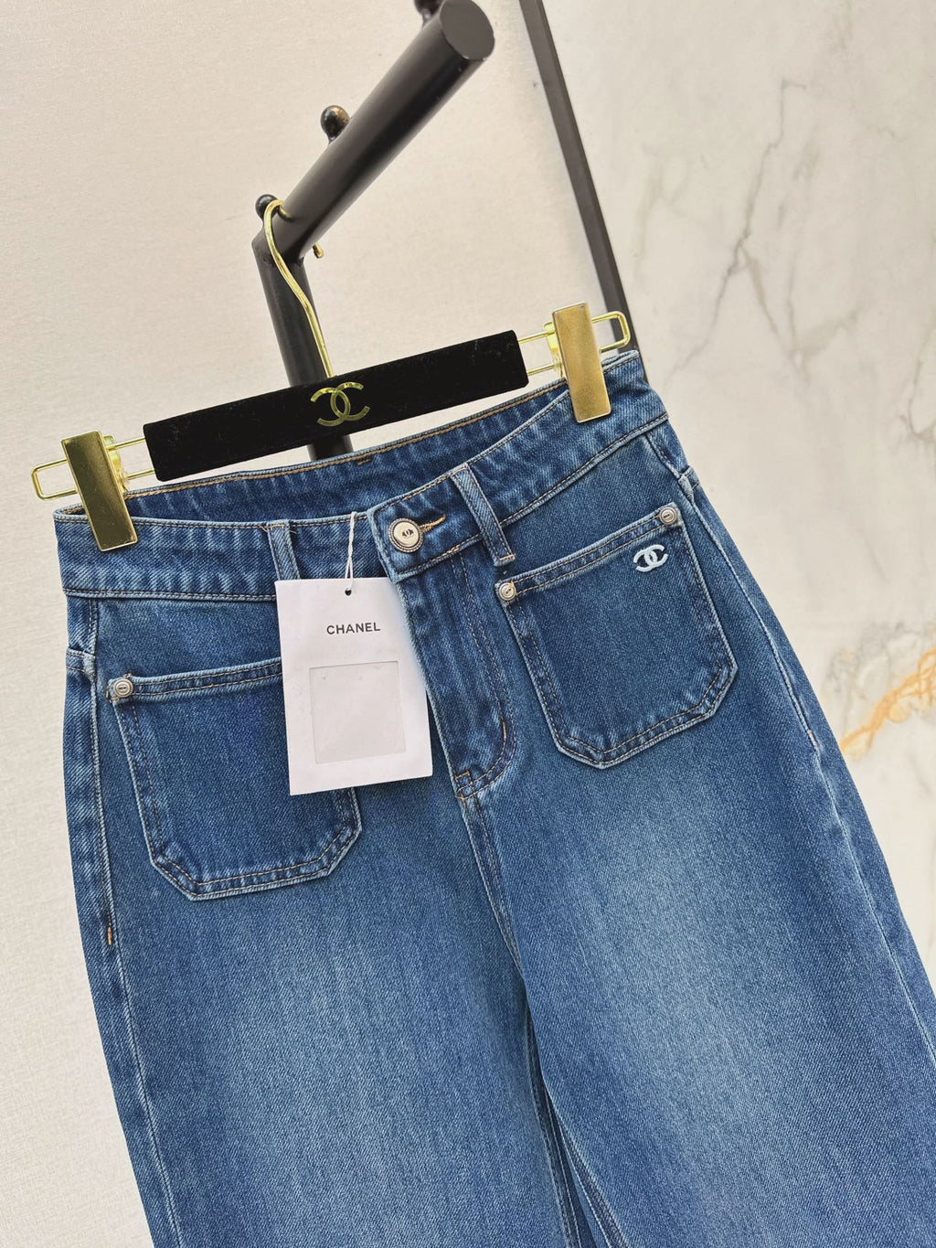 Chanel / 26 Early Autumn Latest Straight-Leg Jeans