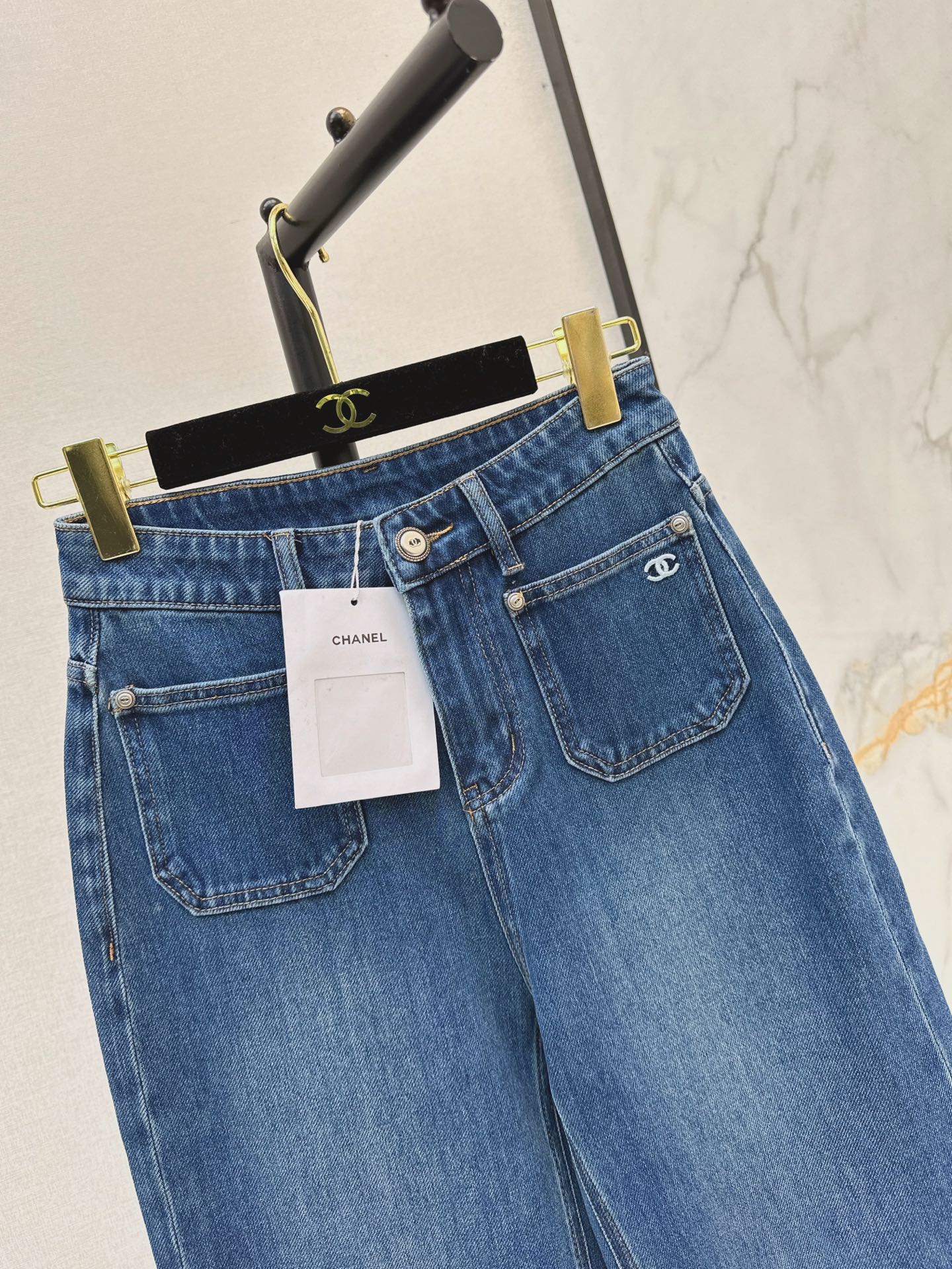 Chanel / 26 Early Autumn Latest Straight-Leg Jeans