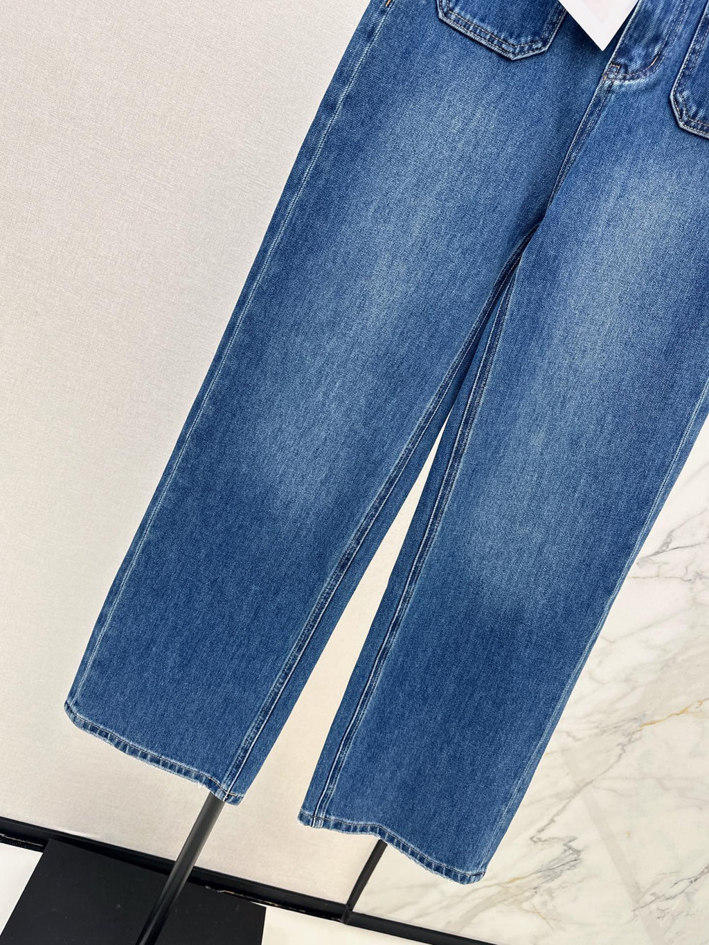 Chanel / 26 Early Autumn Latest Straight-Leg Jeans