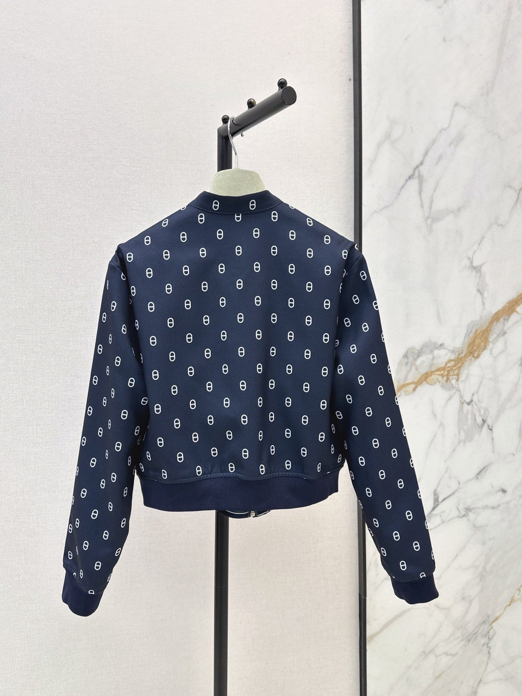 Hermès / 26 Early Autumn Latest Printed Reversible Jacket