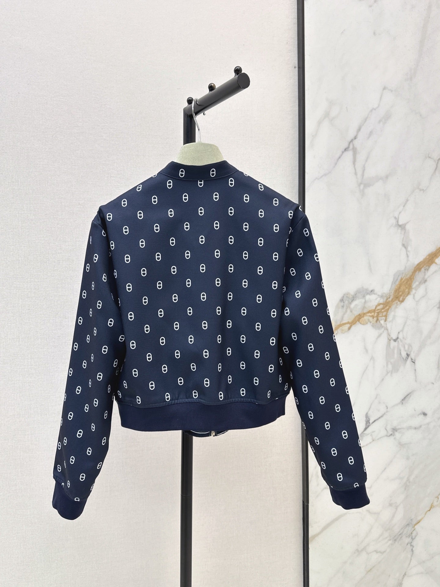 Hermès / 26 Early Autumn Latest Printed Reversible Jacket
