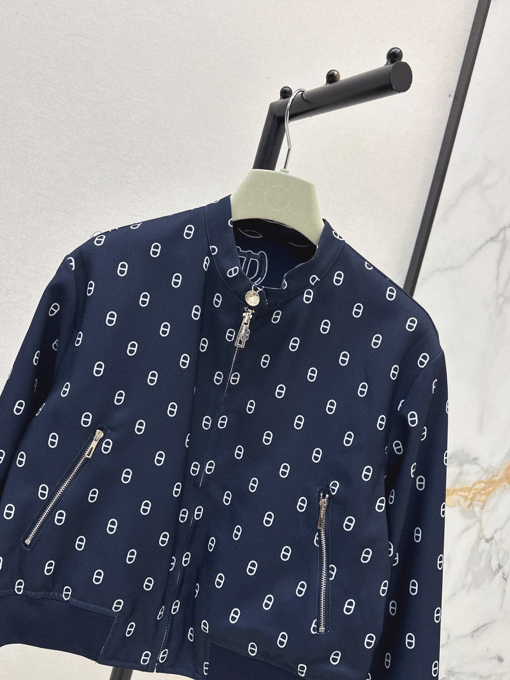 Hermès / 26 Early Autumn Latest Printed Reversible Jacket