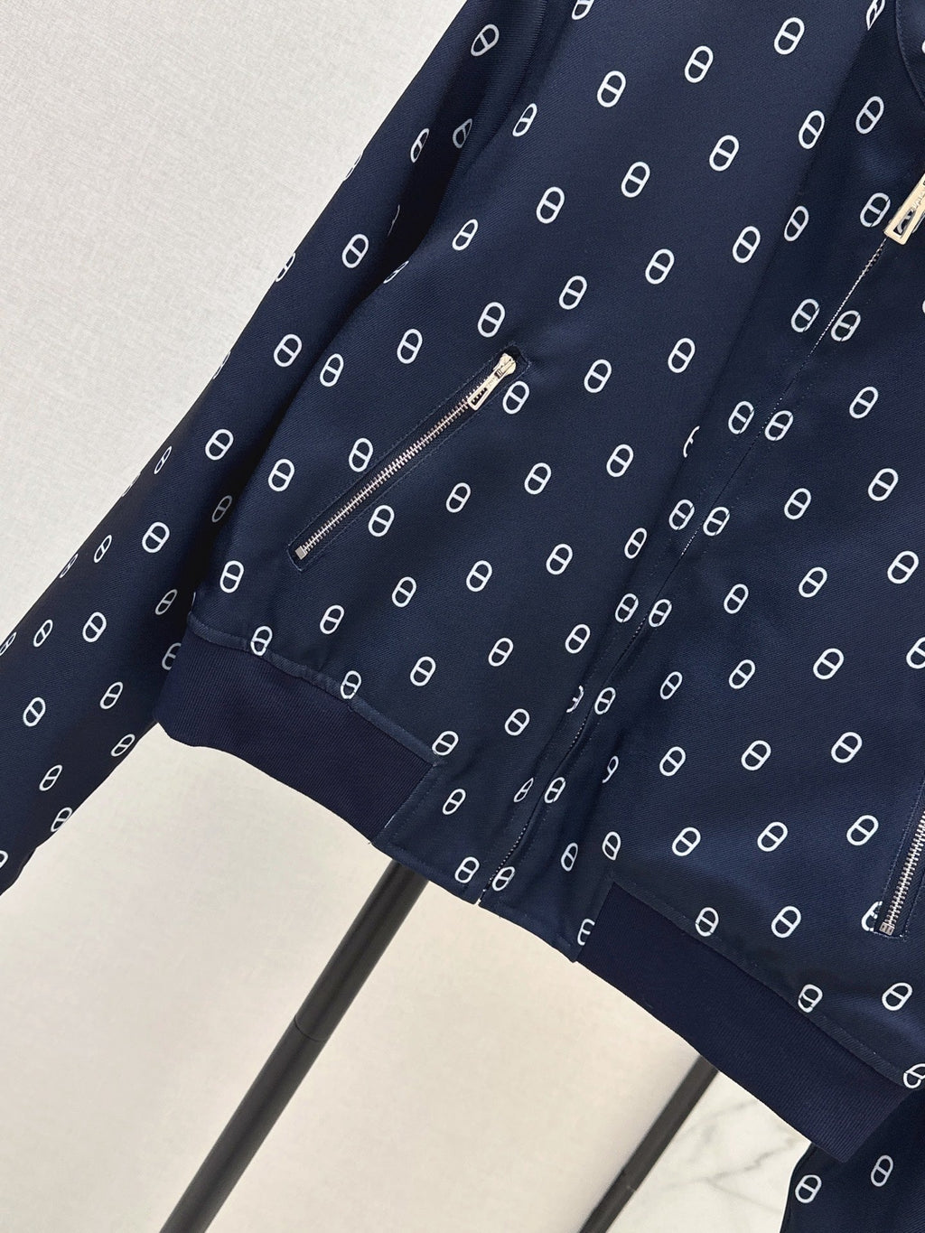 Hermès / 26 Early Autumn Latest Printed Reversible Jacket