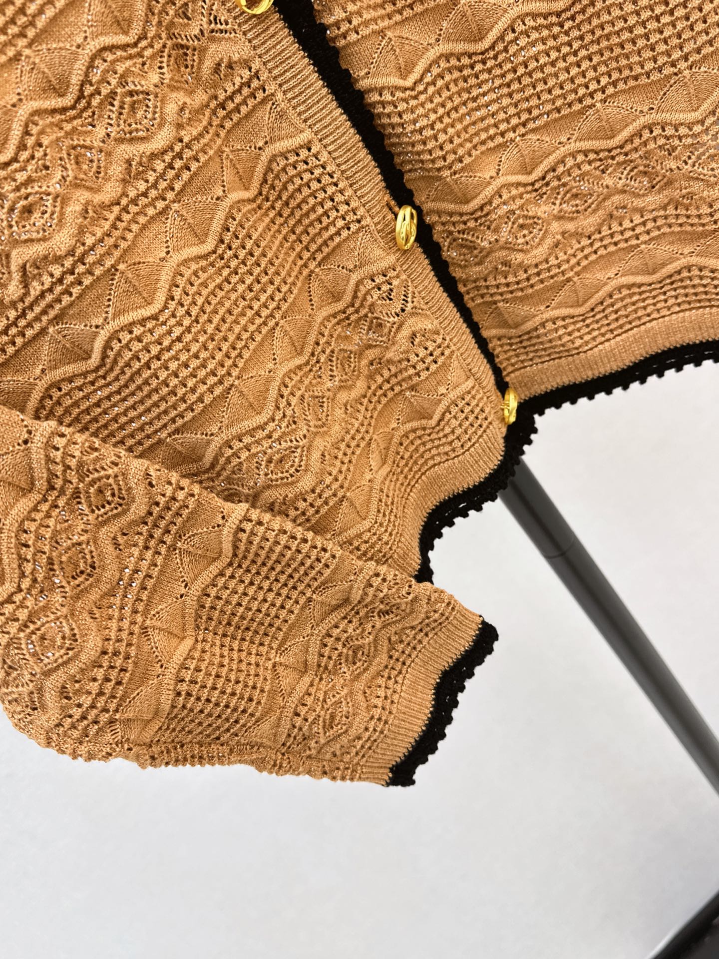 Chanel / 26 Early Autumn Latest Hollow Knit Cardigan