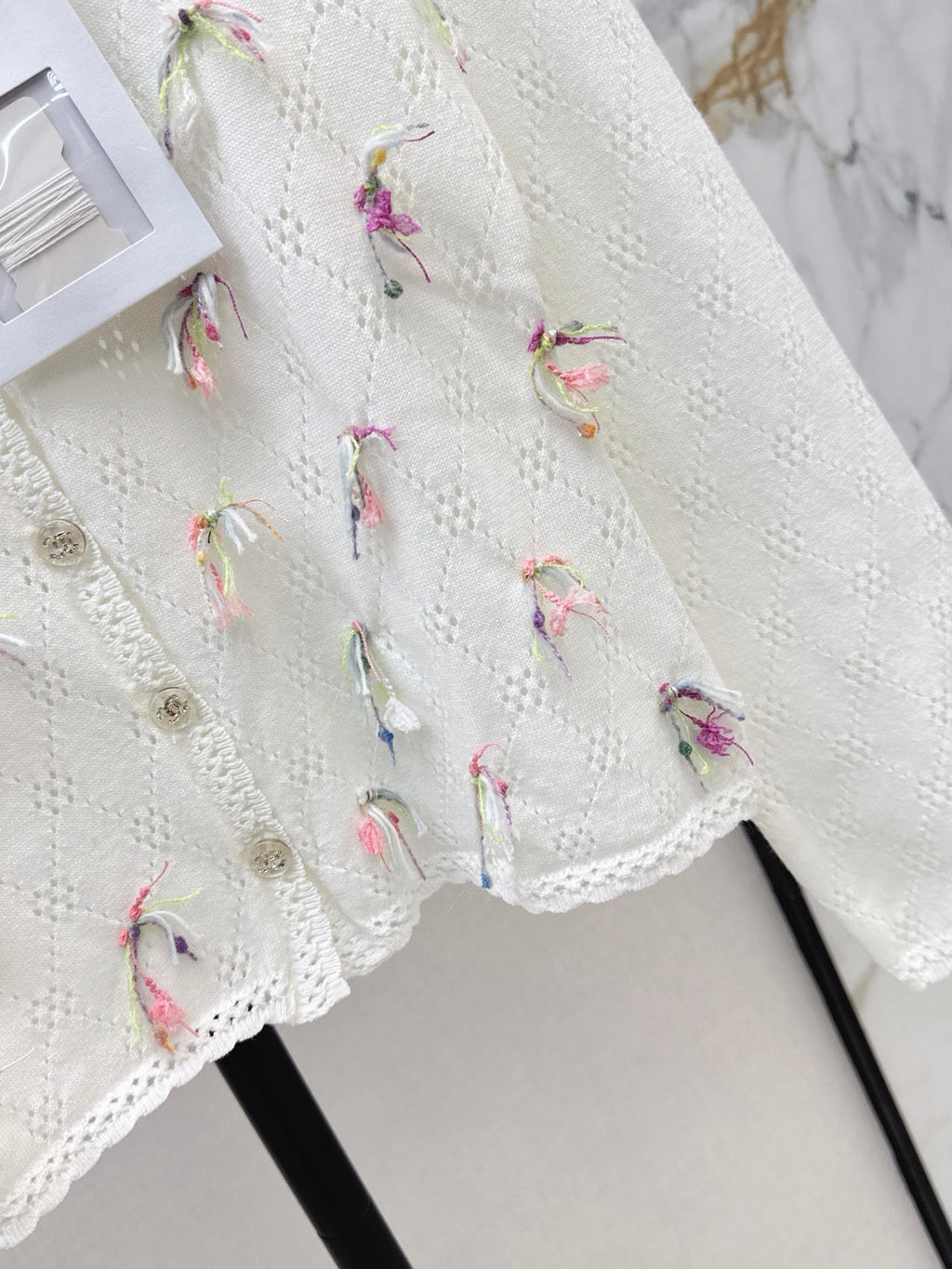 Chanel / 26 Early Autumn Latest Hollow-Out Short Knit Cardigan