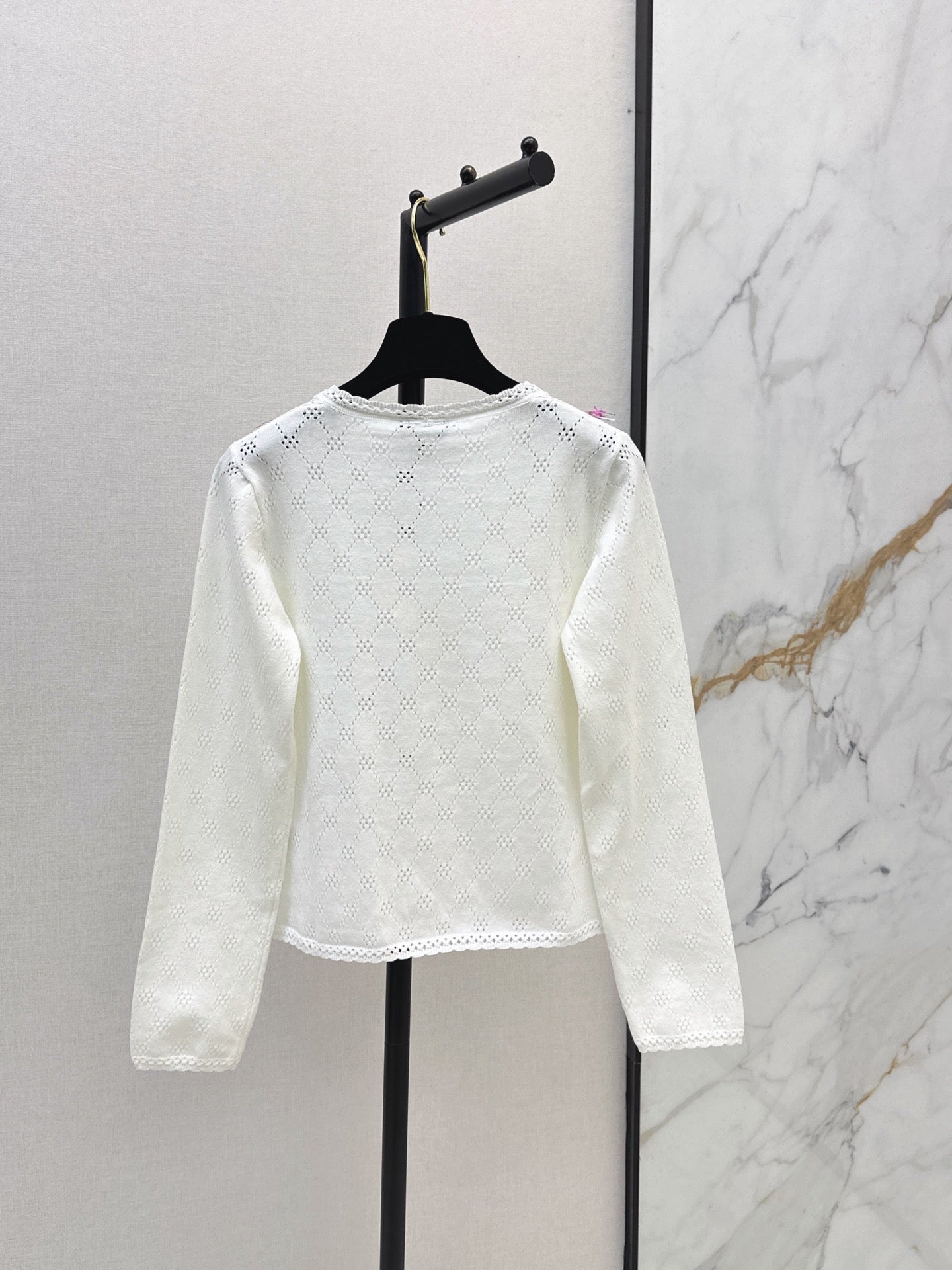 Chanel / 26 Early Autumn Latest Hollow-Out Short Knit Cardigan