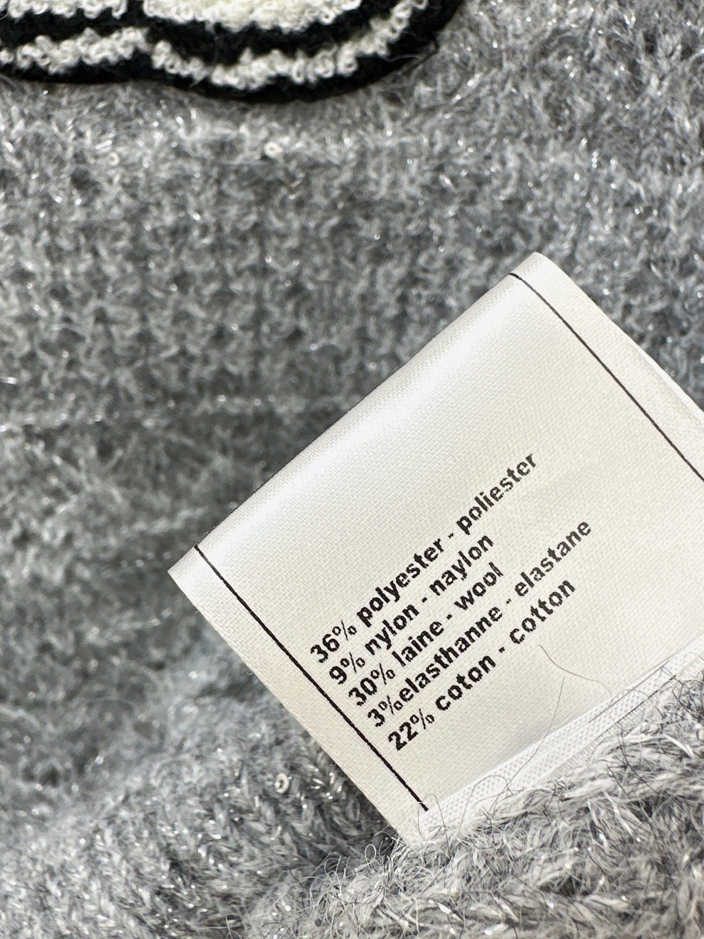 Chanel / 26 Early Autumn Latest Hollow-Out Short Knit Top