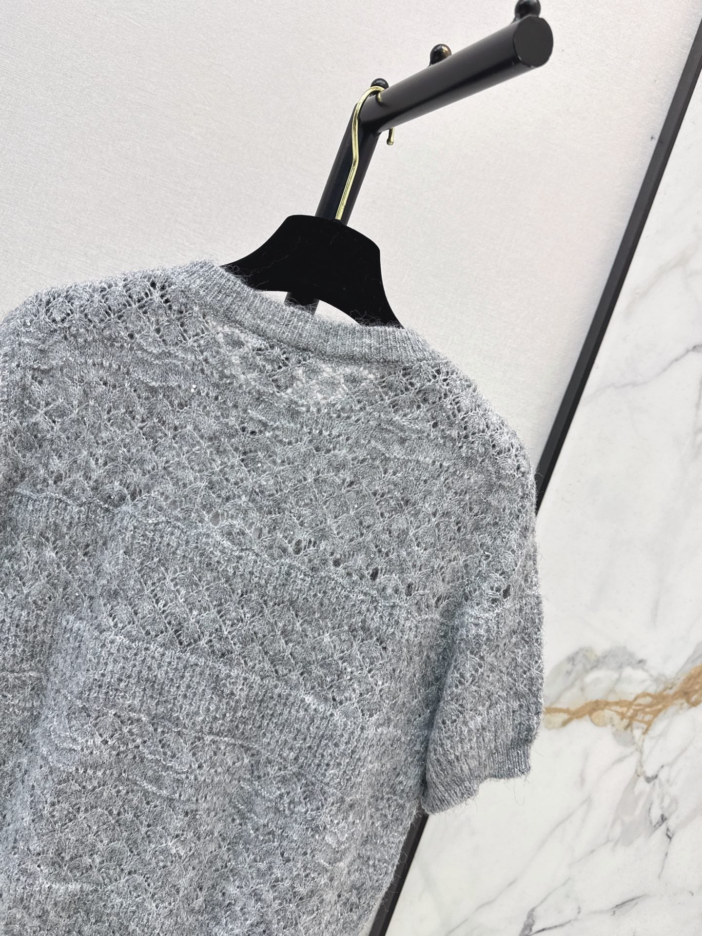 Chanel / 26 Early Autumn Latest Hollow-Out Short Knit Top