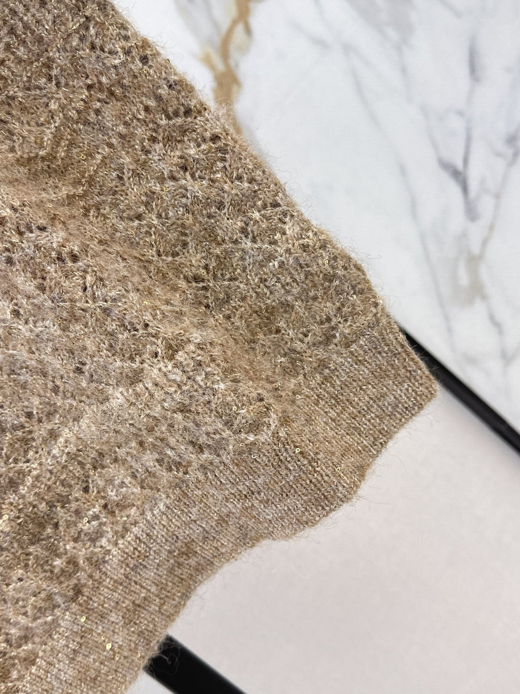 Chanel / 26 Early Autumn Latest Hollow-Out Short Knit Top