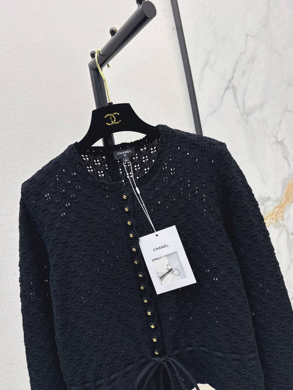 Chanel / 26 Early Autumn Latest Hollow-Out Cropped Knit Cardigan