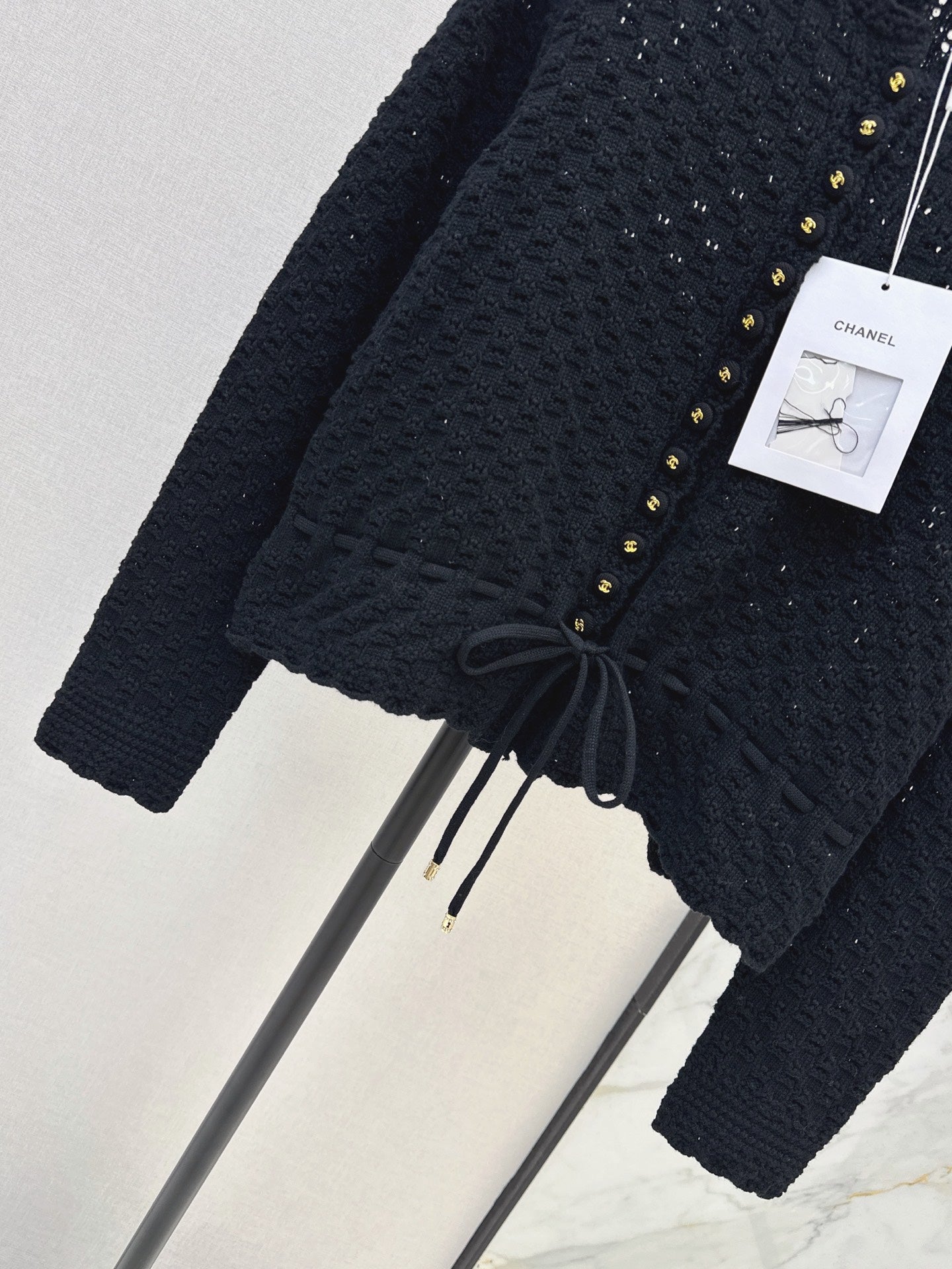 Chanel / 26 Early Autumn Latest Hollow-Out Cropped Knit Cardigan