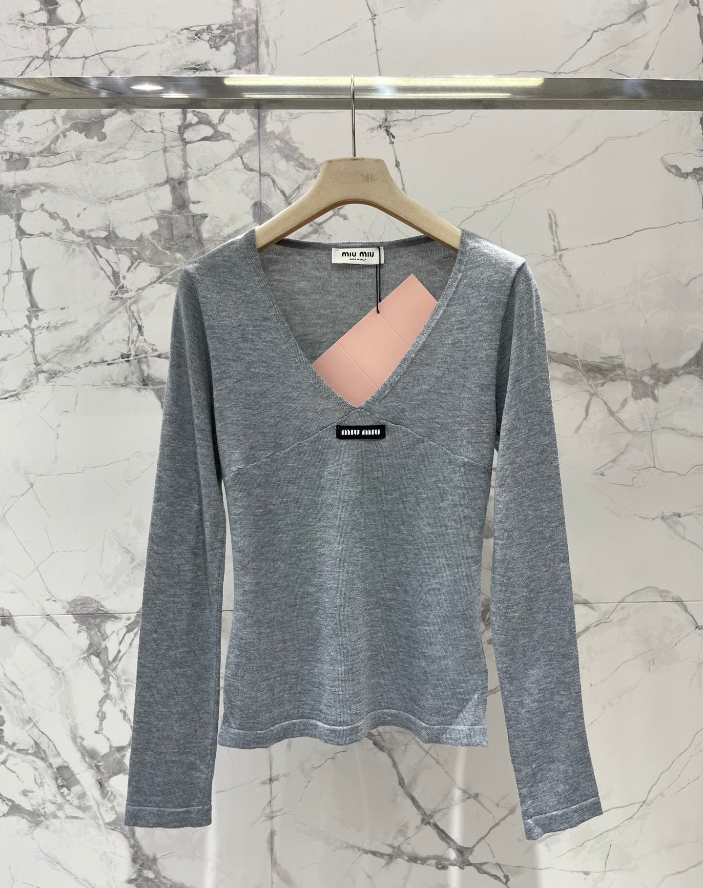 MiuMiu/26 New Early Autumn V-Neck Soft Curved Top