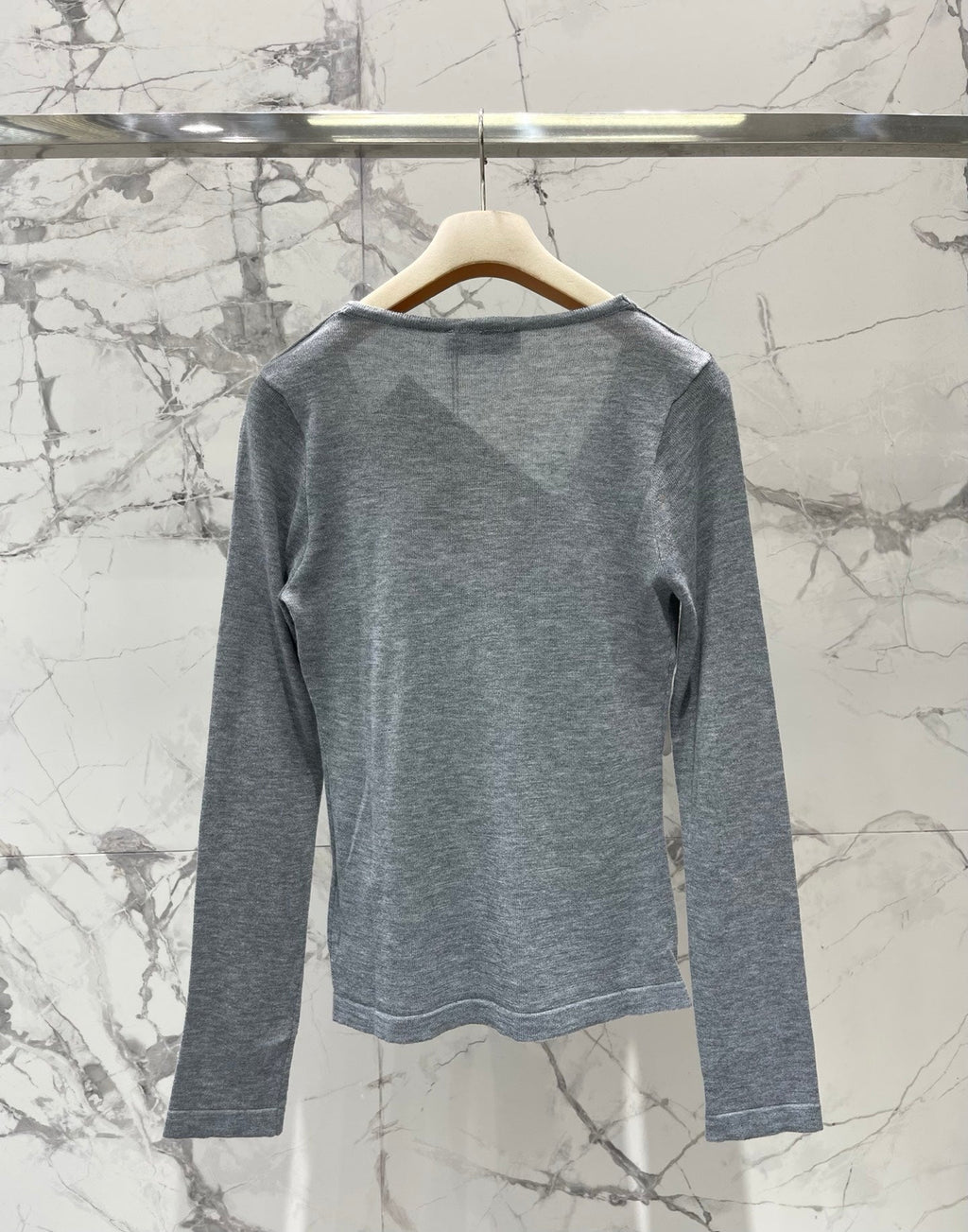 MiuMiu/26 New Early Autumn V-Neck Soft Curved Top