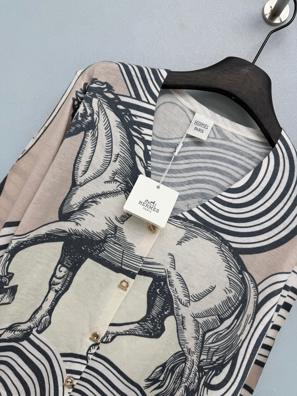 Hermès/26 New Equestrian-Style Lightweight V-Neck Knit Cardigan
