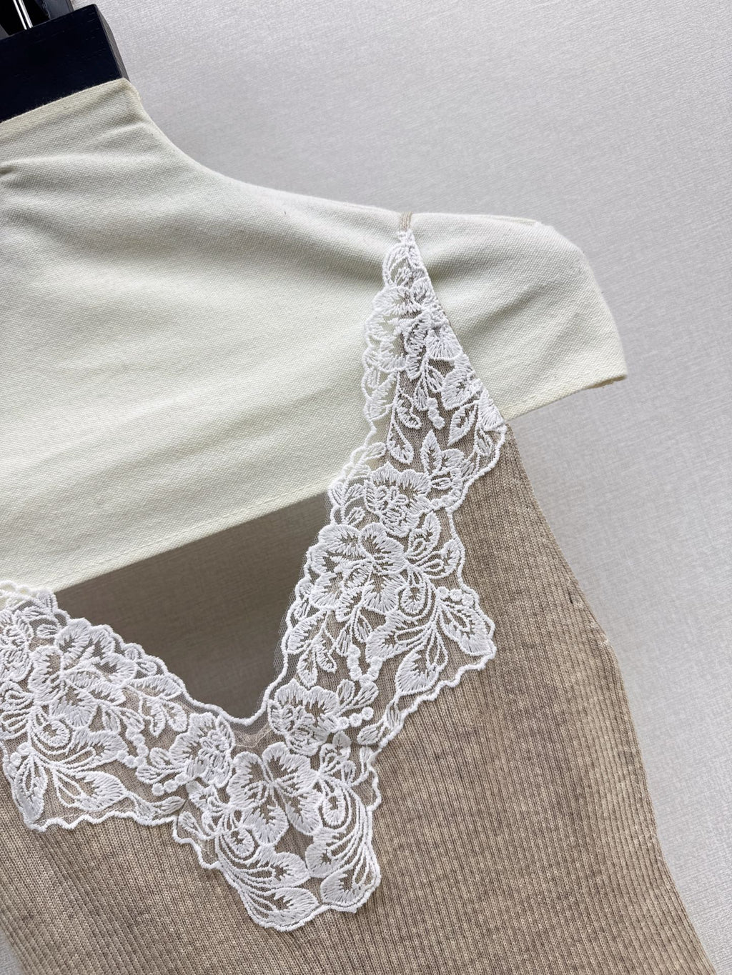 Yves Saint Laurent/Early Autumn New Pure & Cute Lace Camisole