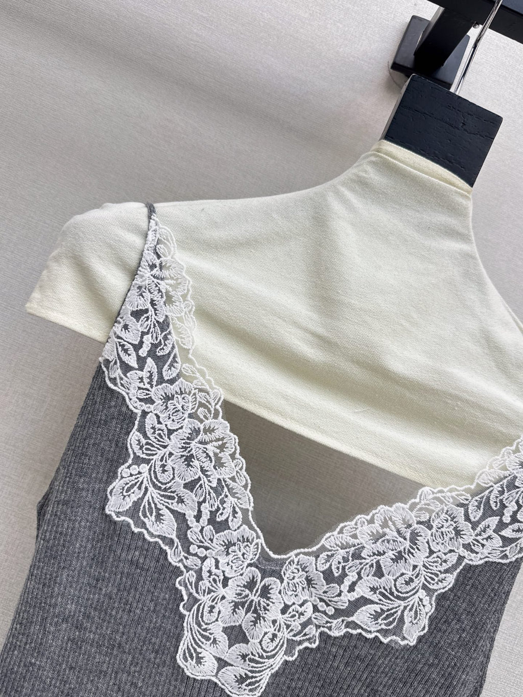 Yves Saint Laurent/Early Autumn New Pure & Cute Lace Camisole