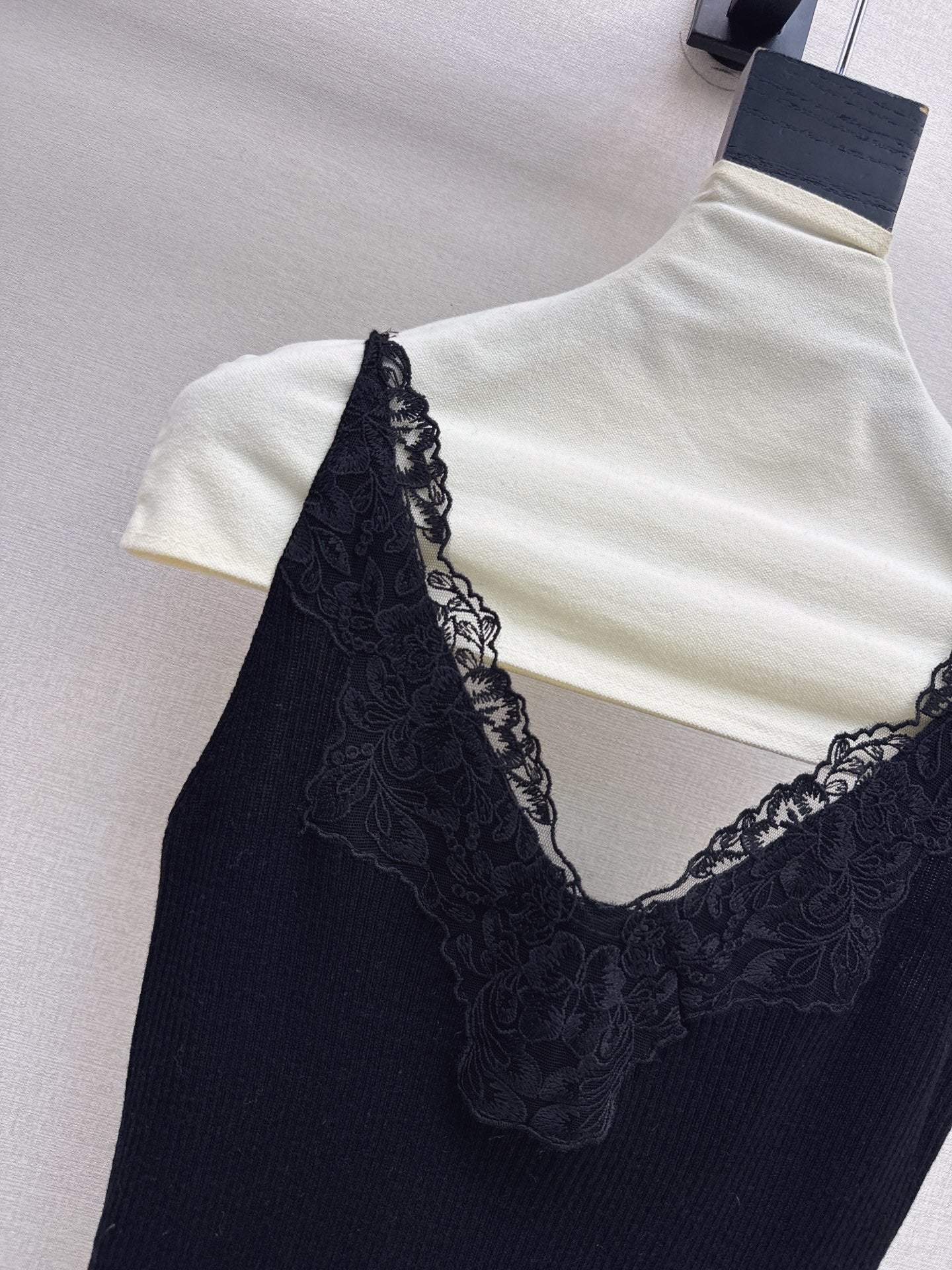 Yves Saint Laurent/Early Autumn New Pure & Cute Lace Camisole
