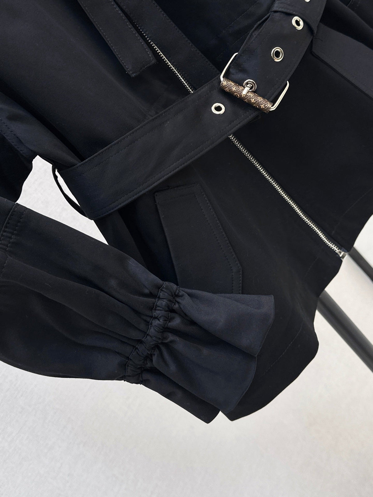 Louis Vuitton/26Latest Autumn/Winter Black Cropped Trench Coat