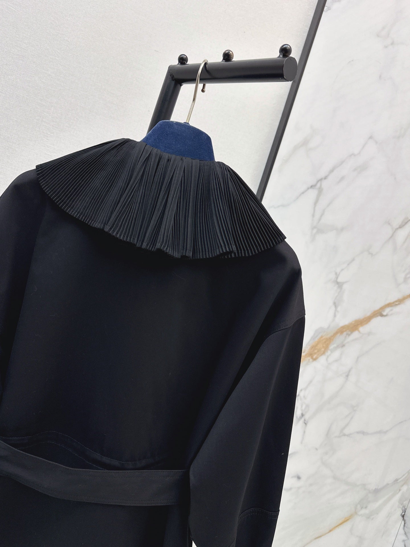 Louis Vuitton/26Latest Autumn/Winter Black Cropped Trench Coat