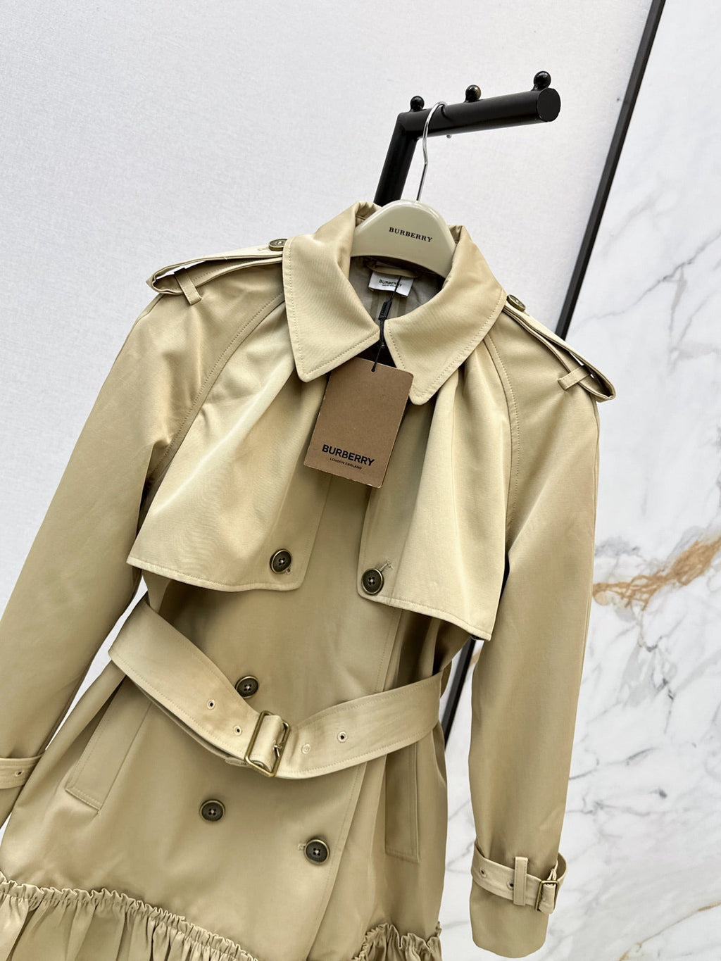 Burberry/ 26Latest Autumn/Winter Mid-Length Trench Coat