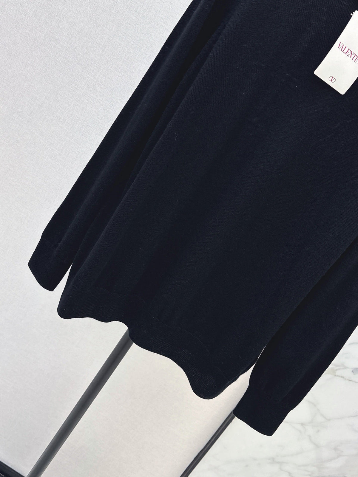 Valentino/26Latest Autumn/Winter Knit Top with Rhinestone & Bead-Embellished Bow Collar