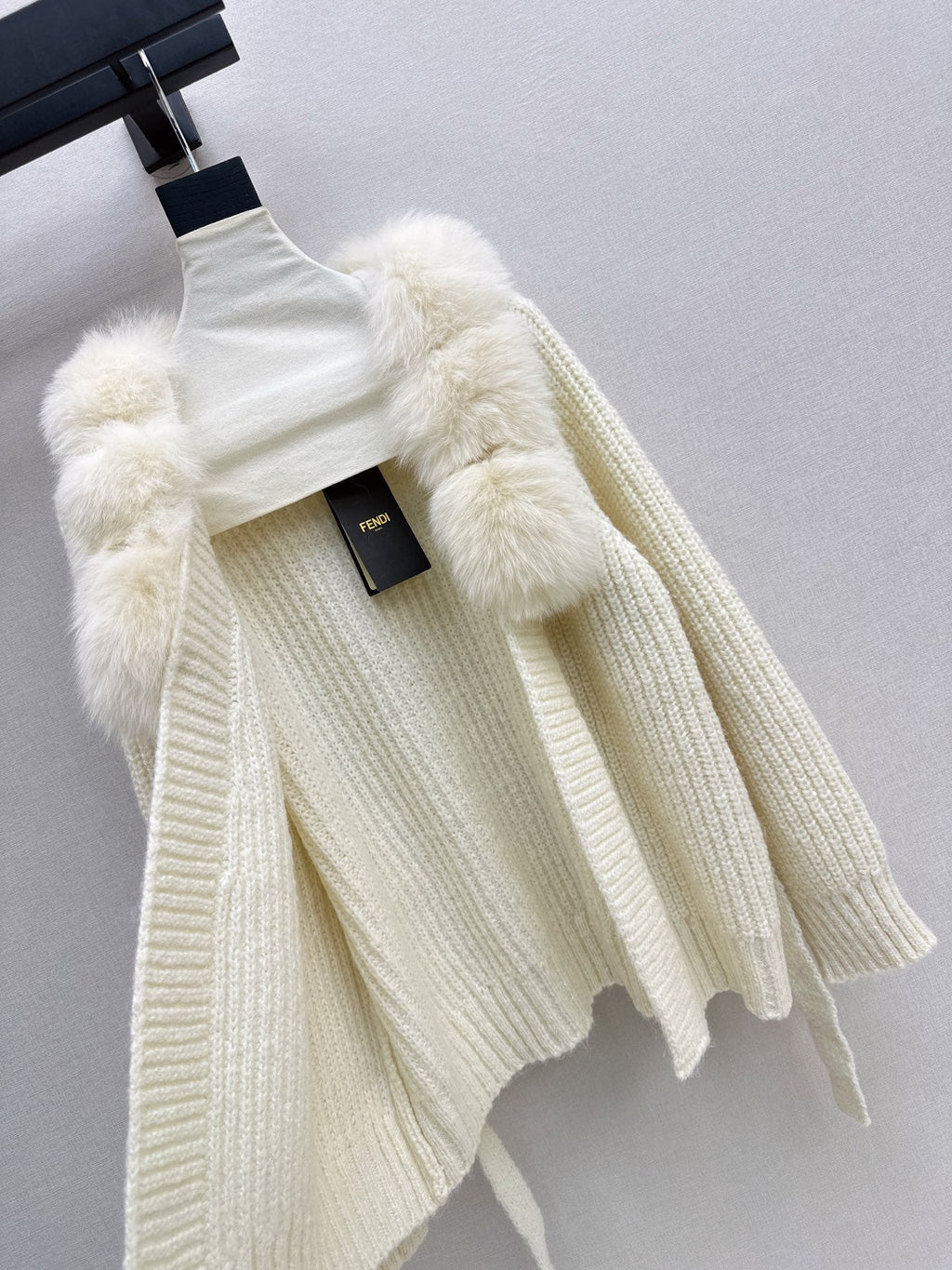 Fendi / 26 Fall/Winter Latest Fox Fur-Trimmed Knit Cardigan