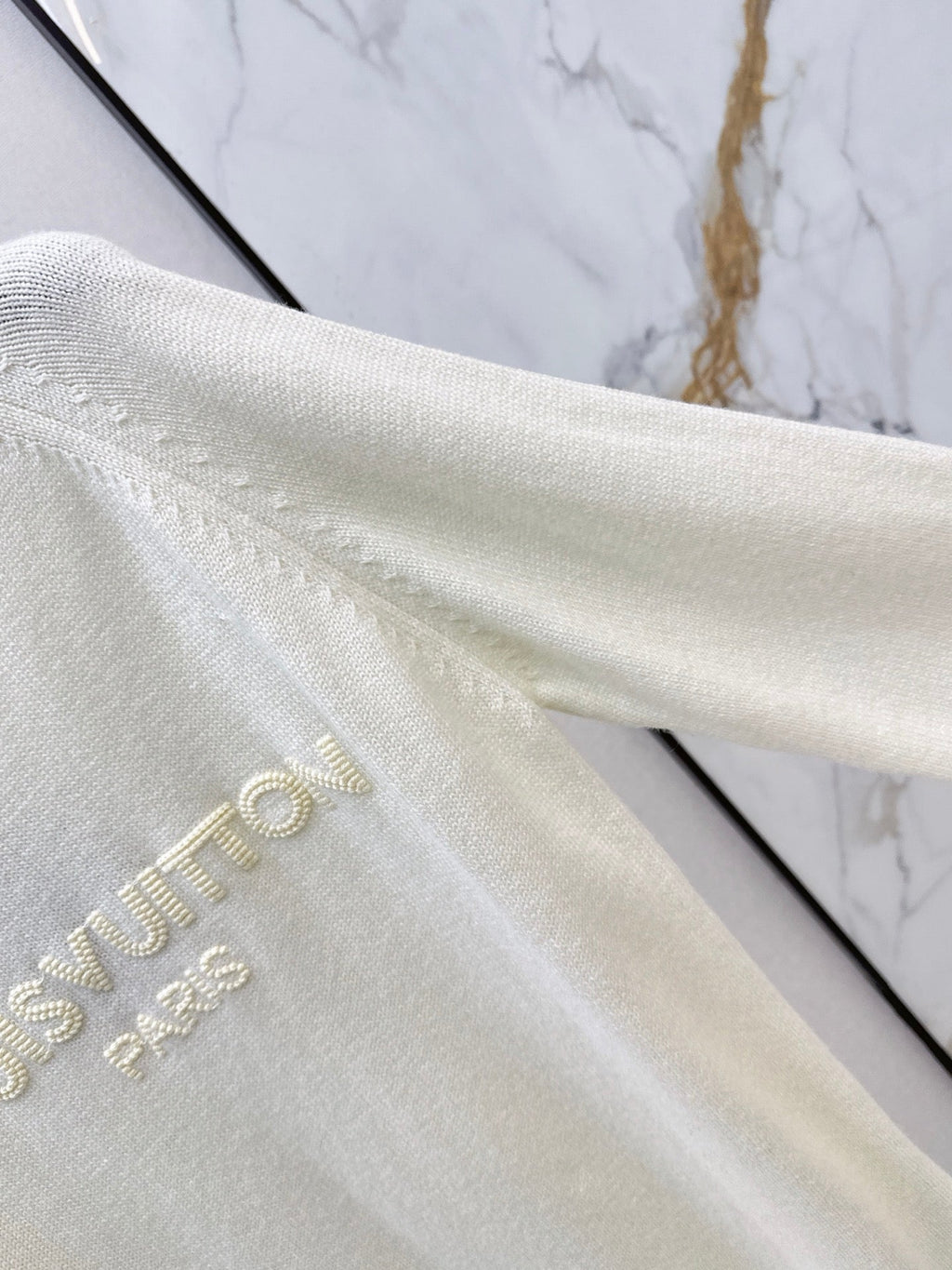 Louis Vuitton / 26 Fall/Winter Latest Crew Neck Knit Sweater