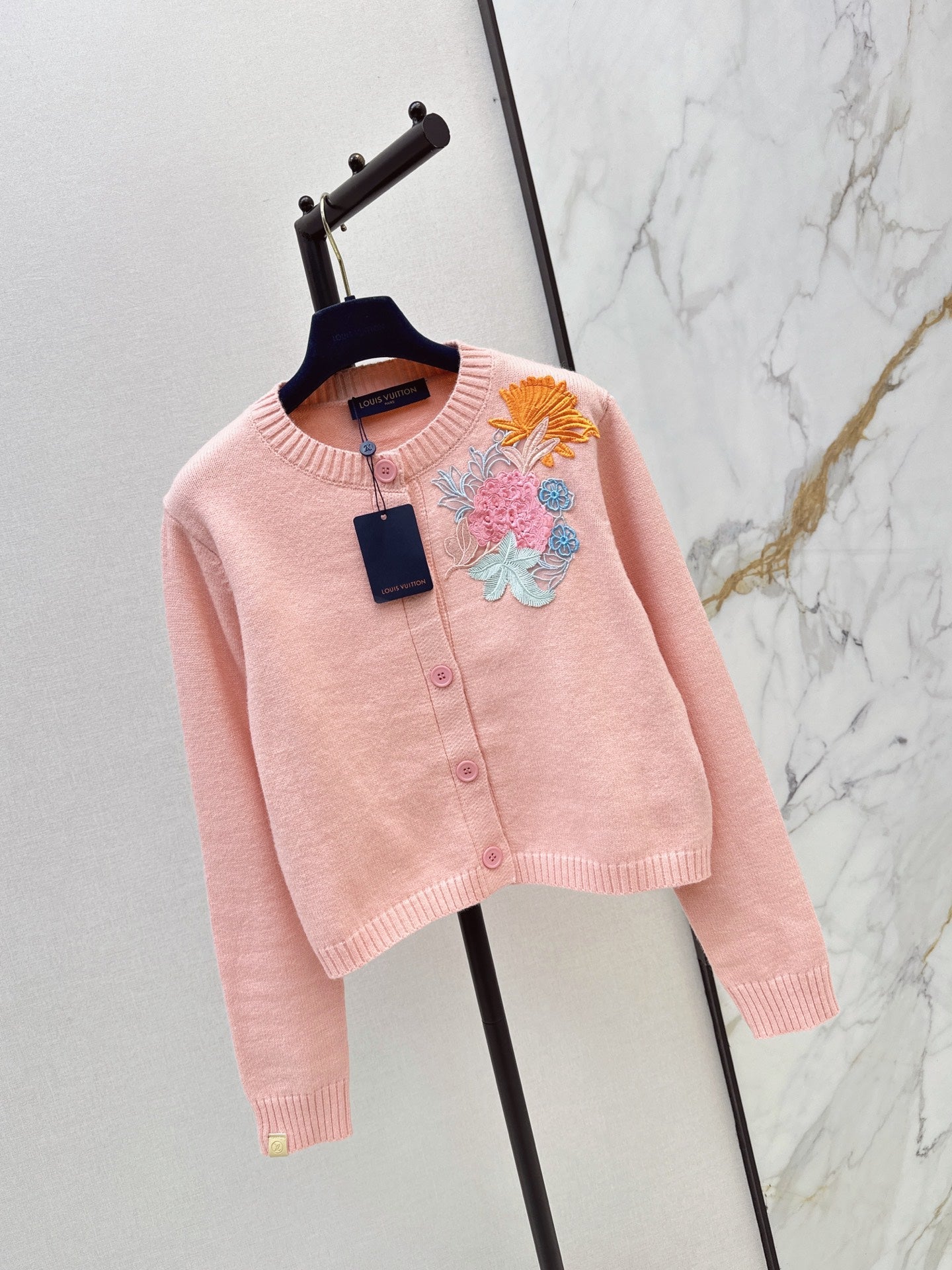 Louis Vuitton / 26 Early Autumn New 3D Floral Decor Round Neck Cardigan