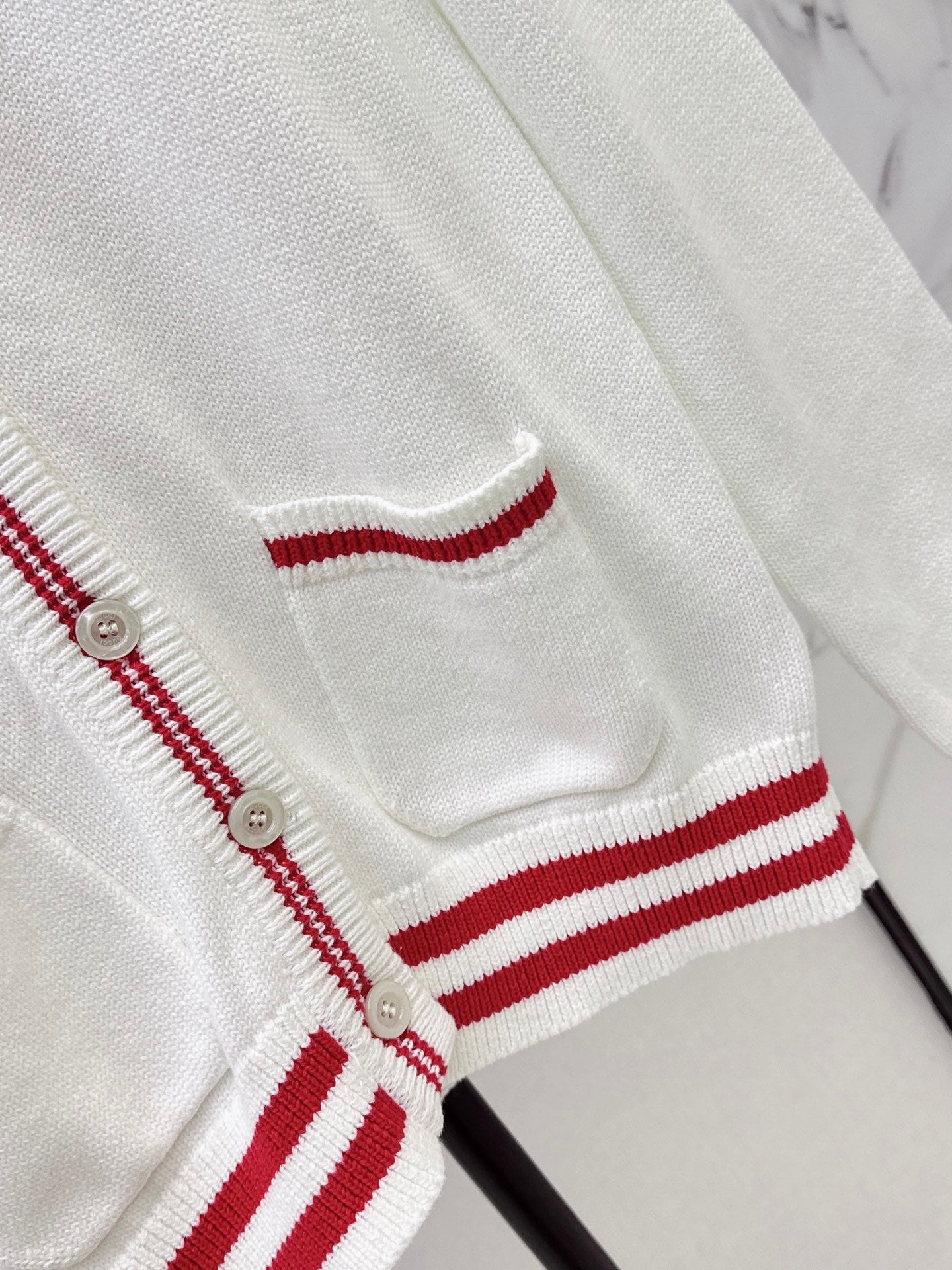 Gucci / 26 Early Autumn Latest Logo Jacquard V-Neck Knit Cardigan