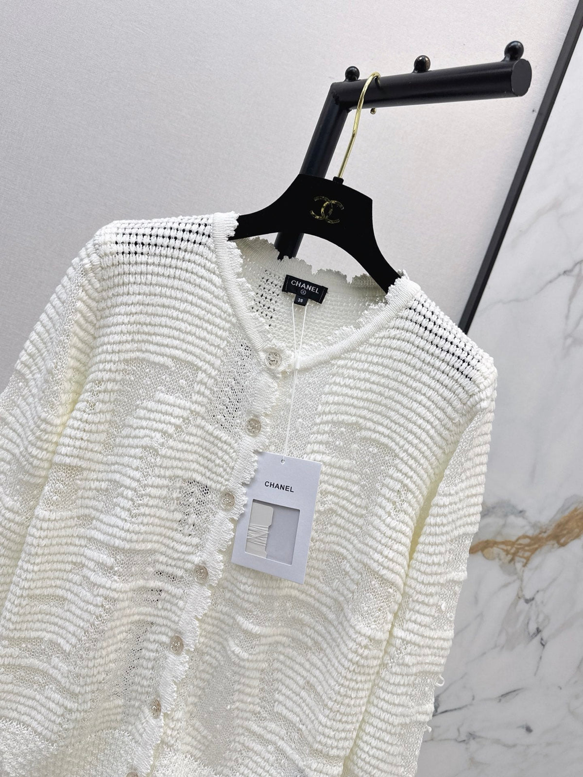 Chanel/26 Early Autumn Latest Soft and Fairy-Like White Hollow Knit Cardigan