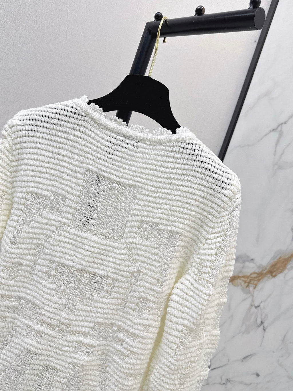 Chanel/26 Early Autumn Latest Soft and Fairy-Like White Hollow Knit Cardigan