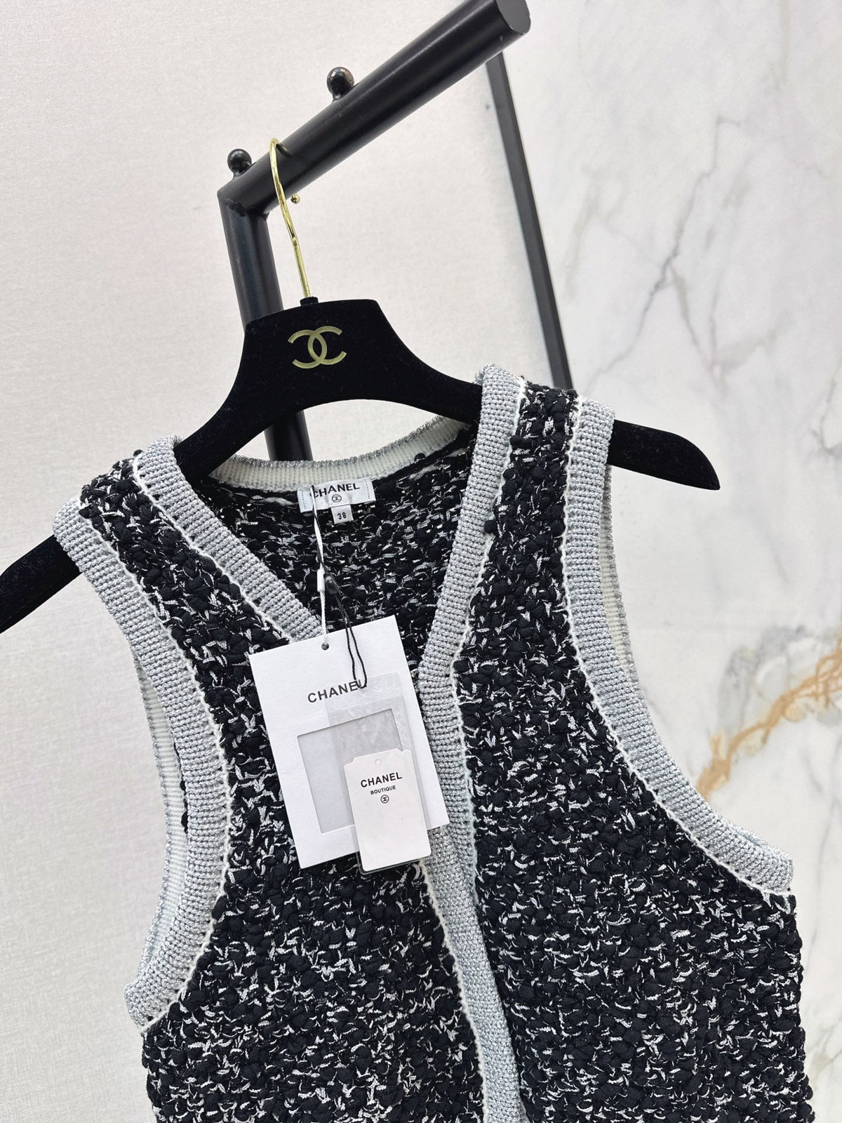 Chanel / 26 Early Autumn Latest Knit Vest