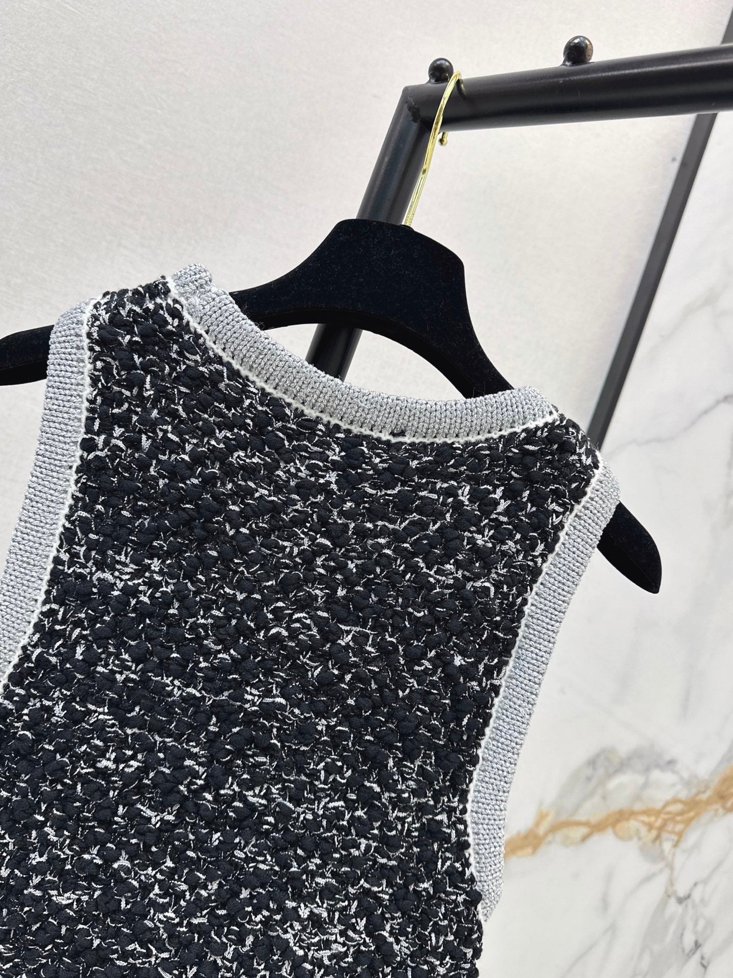 Chanel / 26 Early Autumn Latest Knit Vest