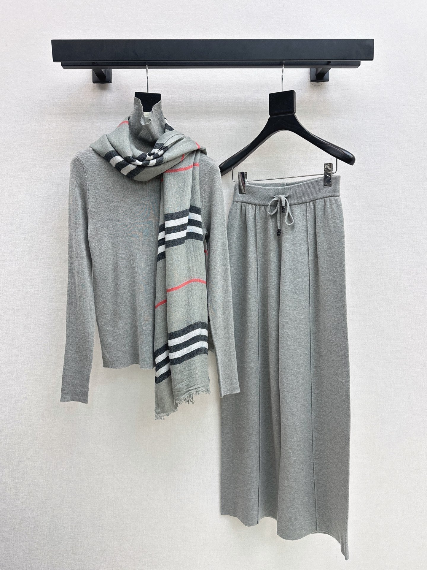 Dior/26 Early Autumn Latest Knit Set: Plaid Scarf + Turtleneck Top + Elastic Waist Straight Pants