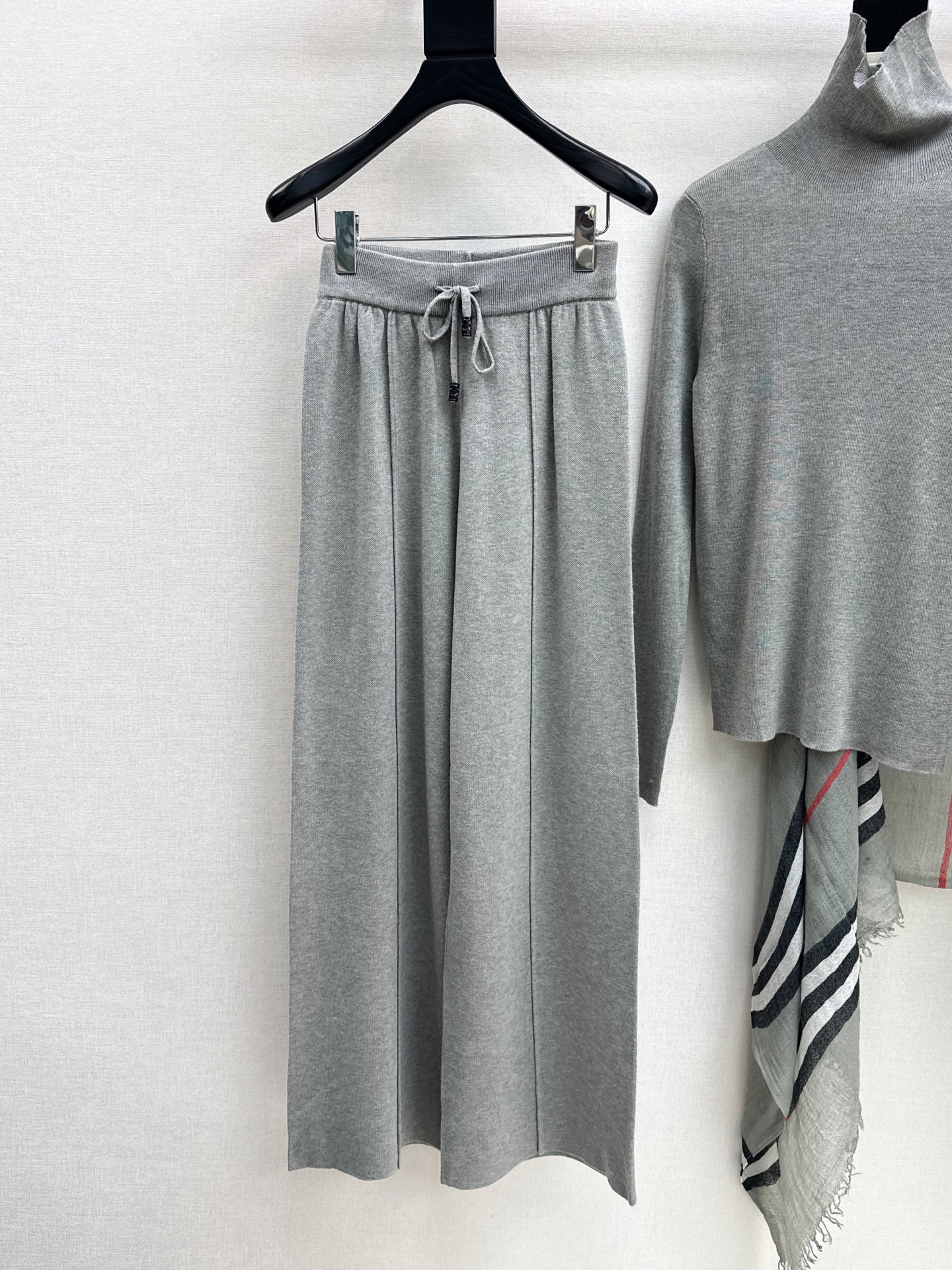 Dior/26 Early Autumn Latest Knit Set: Plaid Scarf + Turtleneck Top + Elastic Waist Straight Pants