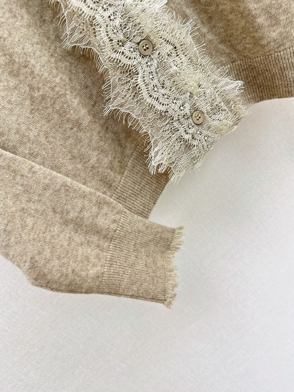 26 Fall/Winter Latest Lace Patchwork Cardigan