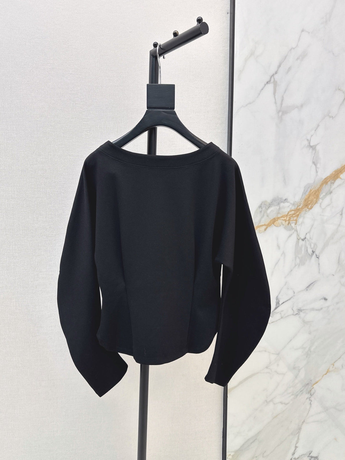 26 Fall/Winter Latest Batwing Sleeve Structured Waist Minimalist Long Sleeve Top