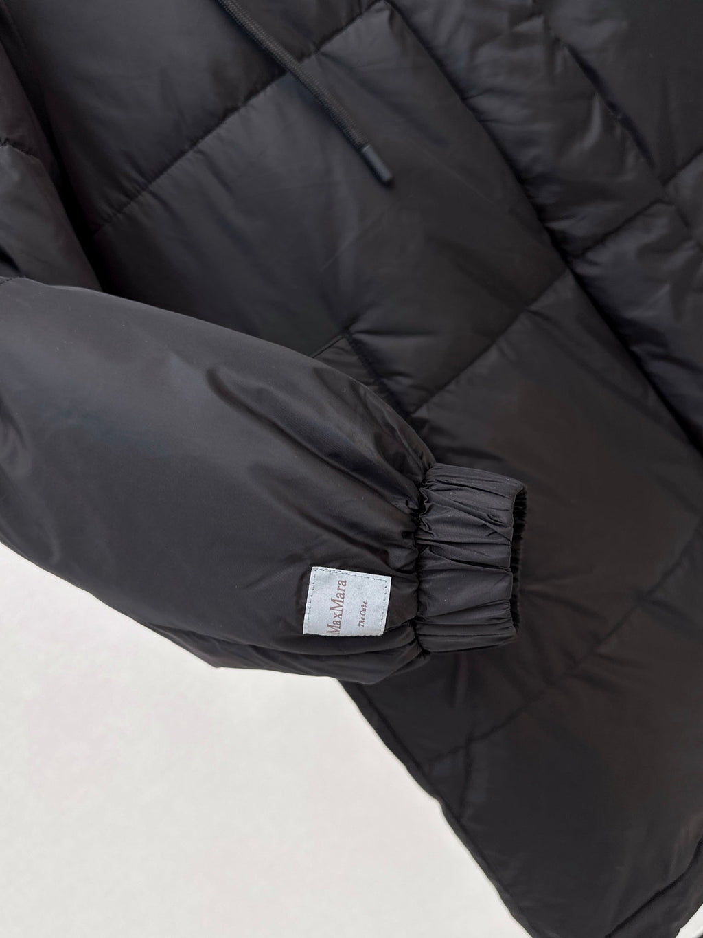 26 Fall/Winter Latest Simple Sleeve Patch Hooded Mid-Length Down Jacket