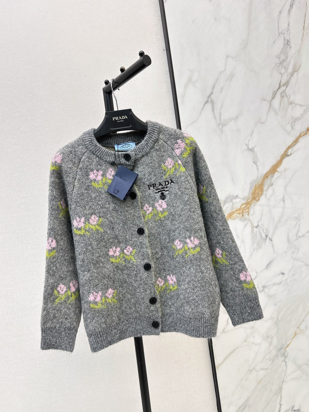 26 Fall/Winter Latest Floral Jacquard Wool Cardigan