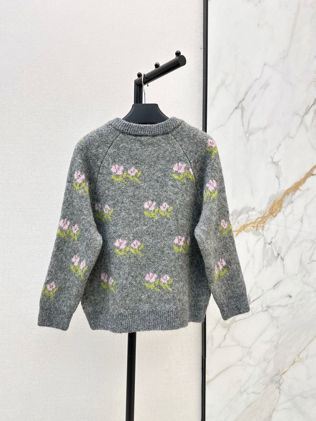 26 Fall/Winter Latest Floral Jacquard Wool Cardigan