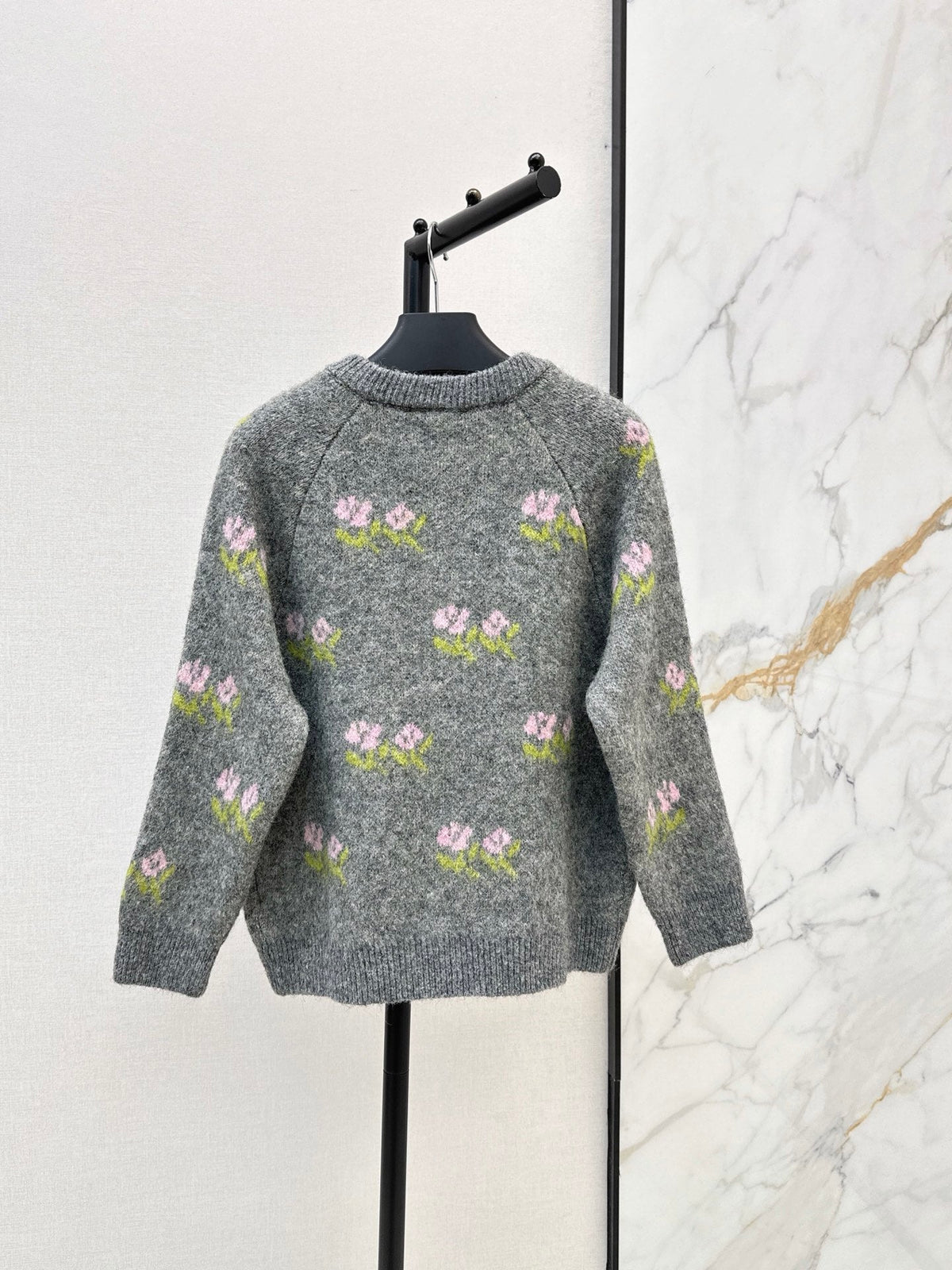 26 Fall/Winter Latest Floral Jacquard Wool Cardigan