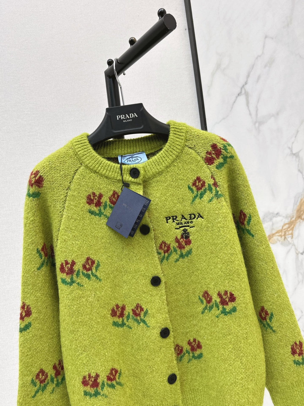 26 Fall/Winter Latest Floral Jacquard Wool Cardigan