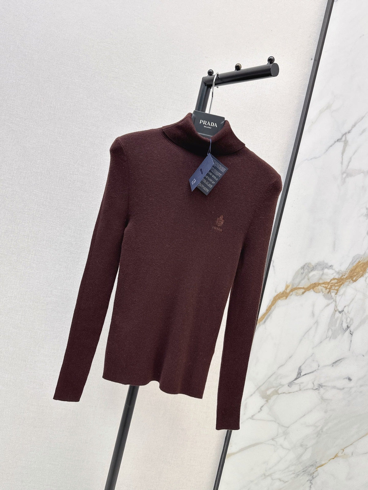 26 Fall/Winter Latest Small Logo Embroidered Wool Turtleneck Top