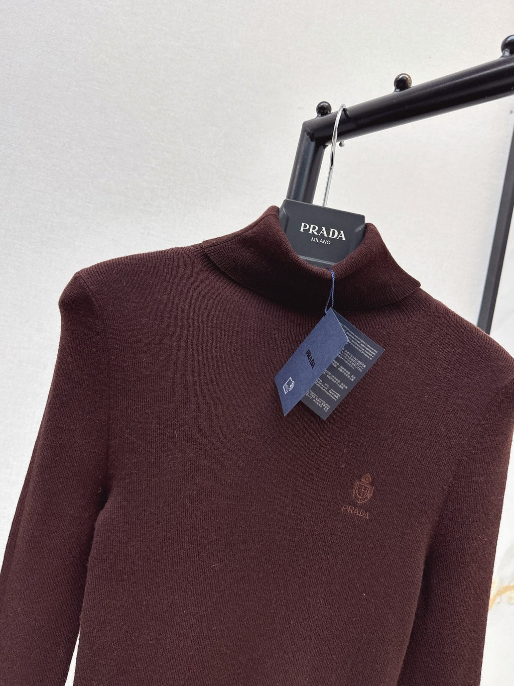 26 Fall/Winter Latest Small Logo Embroidered Wool Turtleneck Top